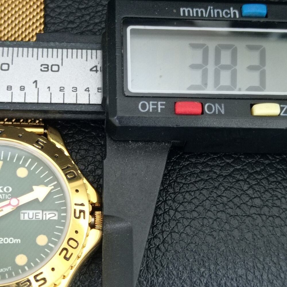 Vintage 1975 Seiko Diver Automatic Mens Gold Watch W/daydate & Green accents - Picture 7 of 9